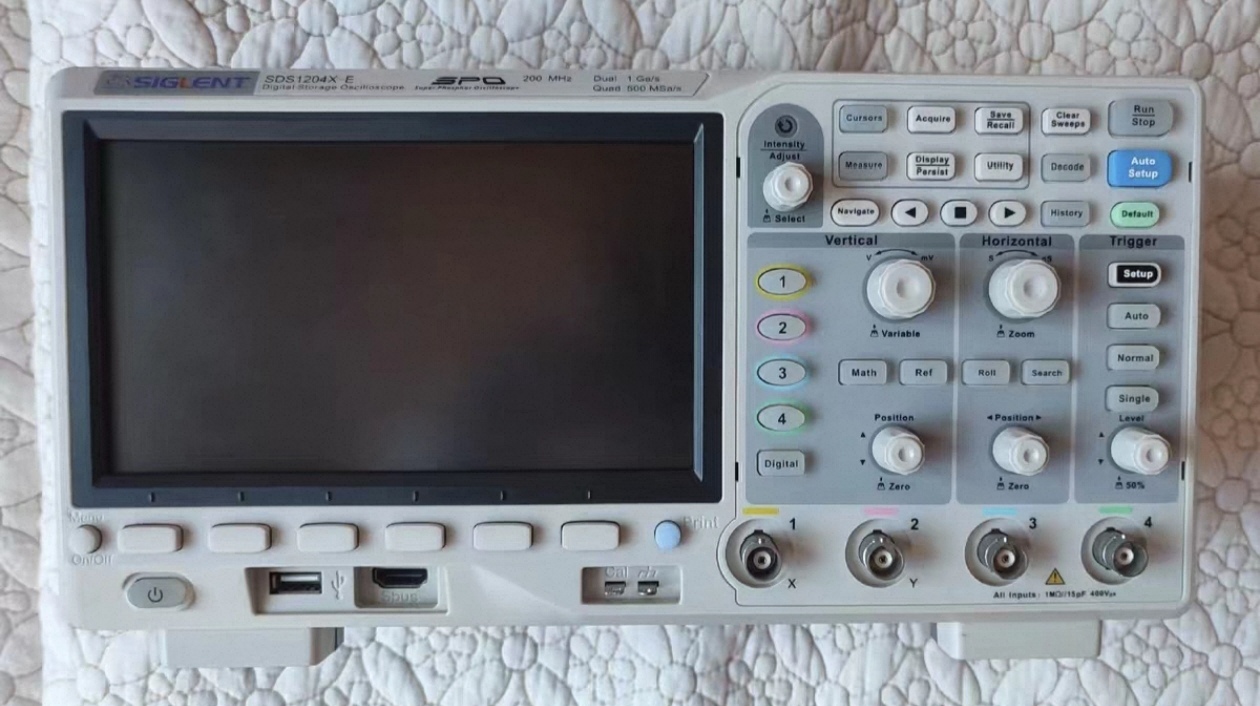 Digital Storage Oscilloscope 4 Channel 100Mhz - SIGLENT SDS1204X-E 200MHz 4 ช่องดิจิตอลออสซิลโลสโคปพร้อมอัตราการสุ่มตัวอย่าง 1GS/s